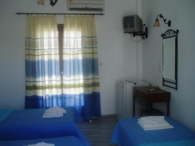Rita'S Place Hotel Chora  Room photo